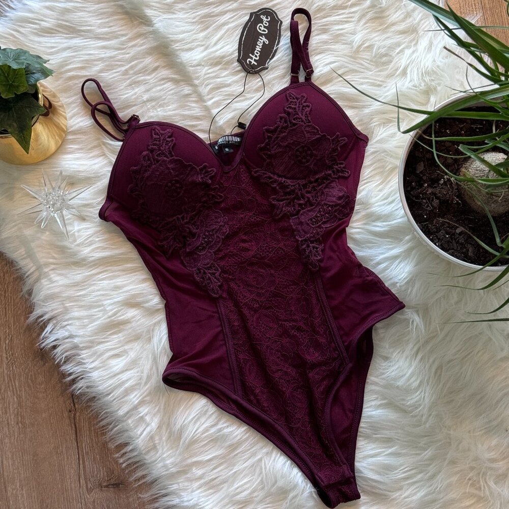 Sexy Honey Pot Maroon Applique/Lace Bodysuit Size Small